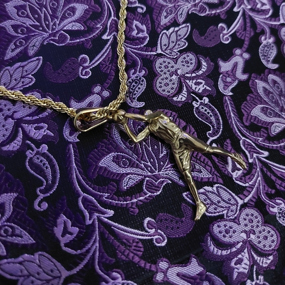 18K Gold Plated Kobe/Jordan 🏀 Basketball Player Pendant and 18K Rope Chain - Picture 3 of 9